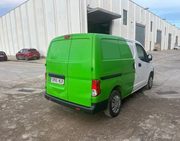 NISSAN NV200